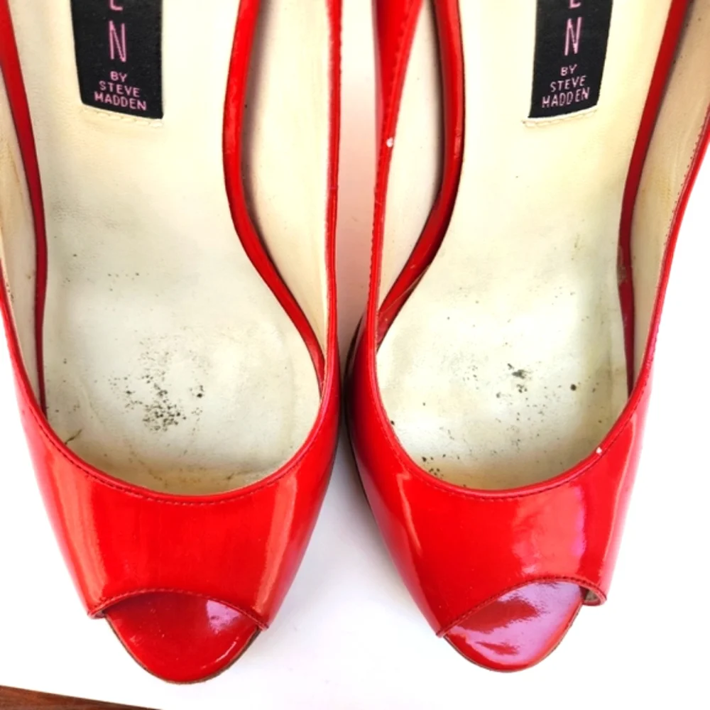 Steven by Steve Madden Vintage Mid-00s Lalo Red Patent Peeptoe Pumps - Picture 5 of 7